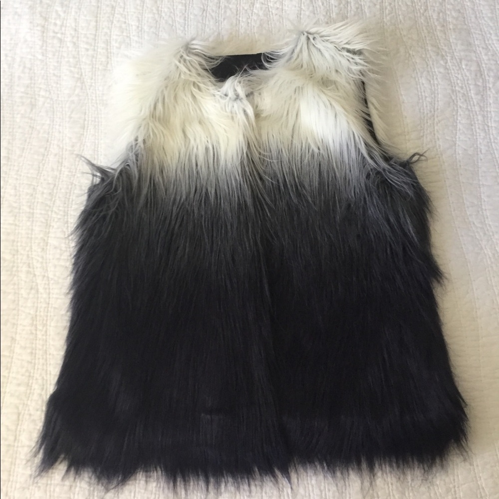 Beautiful Ombré Faux Fur Vest Like New! 👌🏻